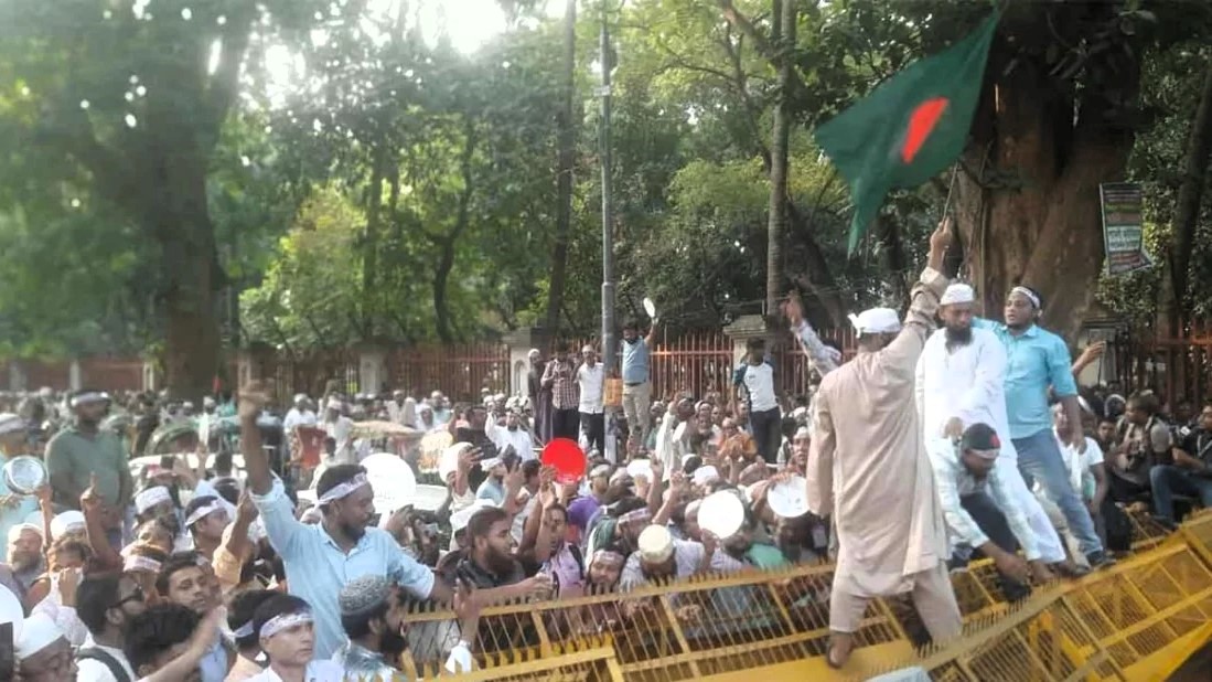 এমপিওভুক্ত শিক্ষকদের ‘ভুখা মিছিল’-এ পুলিশের বাধা